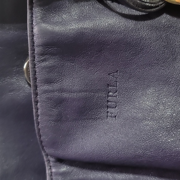 AUTHENTIC FURLA PURPLE LEATHER SHOULDER BAG GUC - Picture 4 of 17